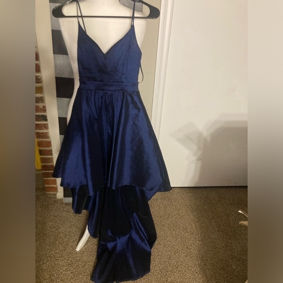 Windsor navy blue formal dress in size XS. Shiny. Very pretty dress. Worn 1 time - Picture 1 of 10